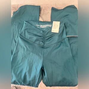 Victoria’s Secret flare leggings small Jade green nwt